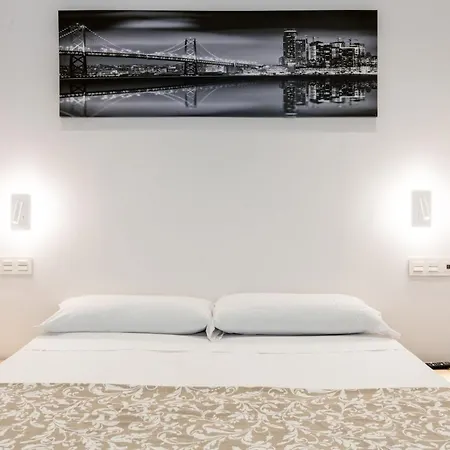 Santa Barbara Suites, Siviglia
